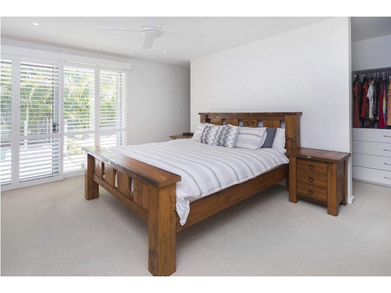 9132 Peter Senior Drive, Hope Island QLD 4212