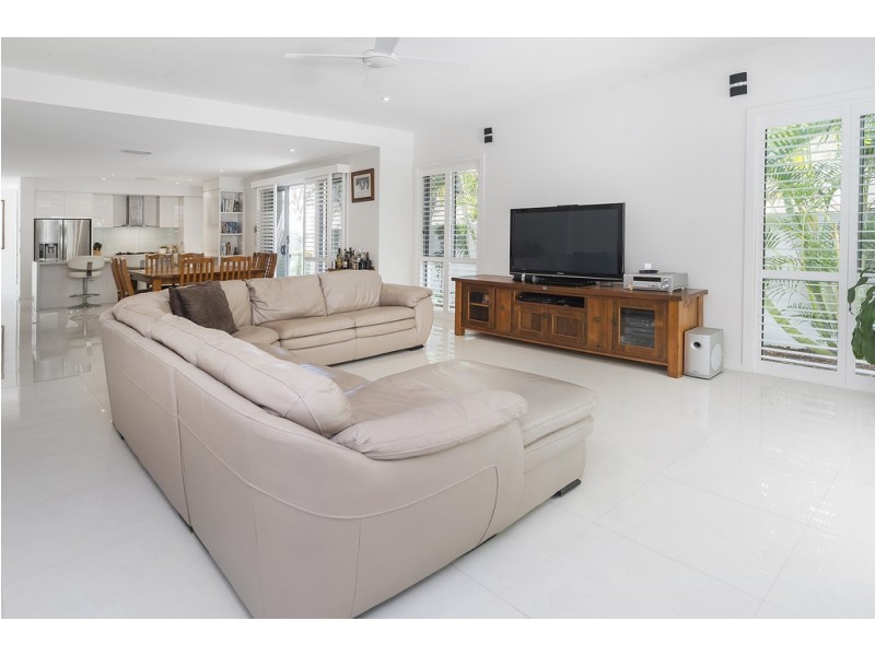 9132 Peter Senior Drive, Hope Island QLD 4212
