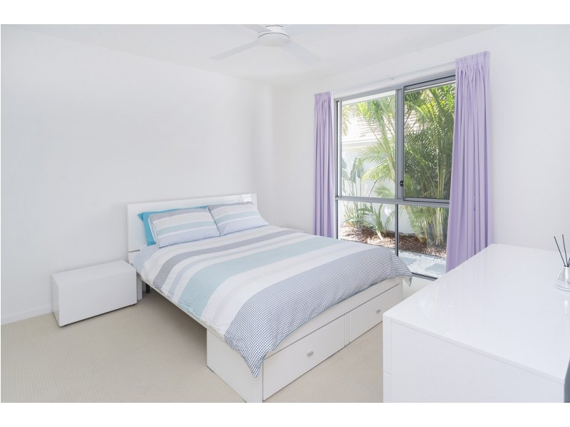 9132 Peter Senior Drive, Hope Island QLD 4212