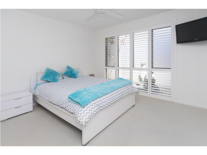 9132 Peter Senior Drive, Hope Island QLD 4212