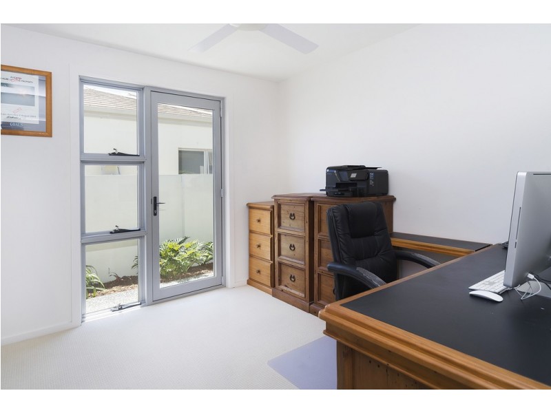 9132 Peter Senior Drive, Hope Island QLD 4212