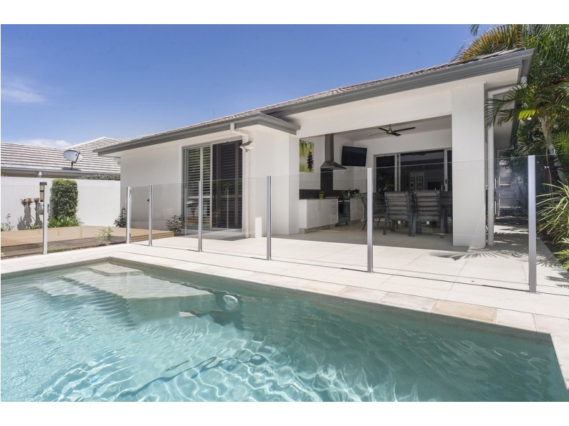 9132 Peter Senior Drive, Hope Island QLD 4212