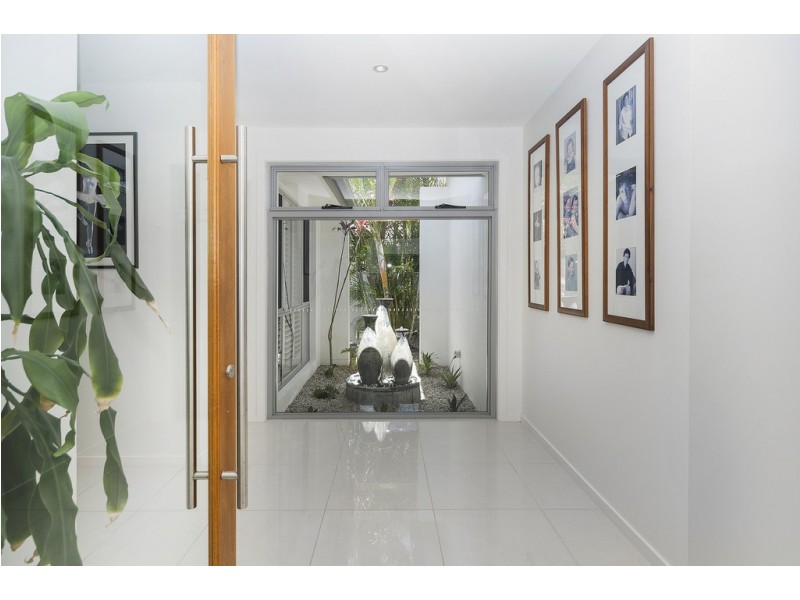 9132 Peter Senior Drive, Hope Island QLD 4212