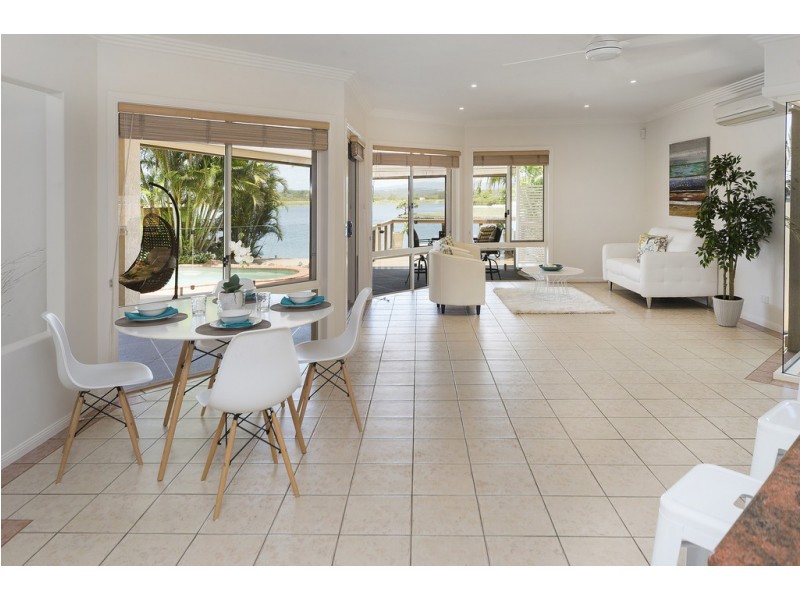 5 Serenity Boulevard, Helensvale QLD 4212