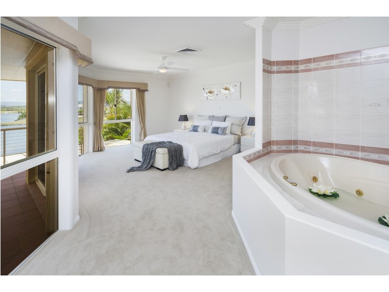 5 Serenity Boulevard, Helensvale QLD 4212