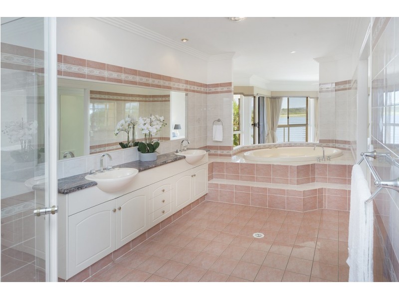 5 Serenity Boulevard, Helensvale QLD 4212