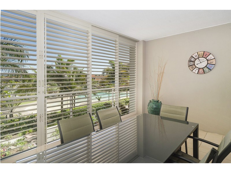 1742/1 Rialto Quay Drive, Hope Island QLD 4212