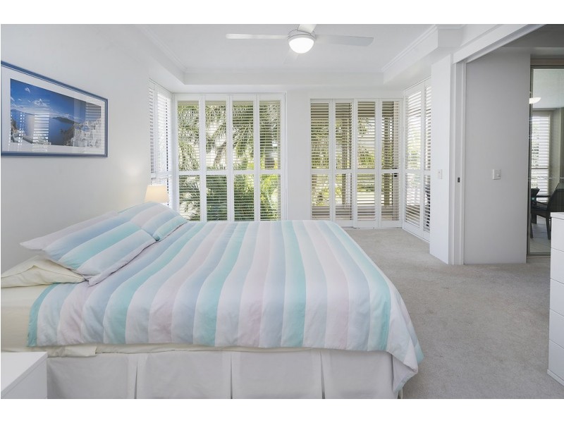 1742/1 Rialto Quay Drive, Hope Island QLD 4212