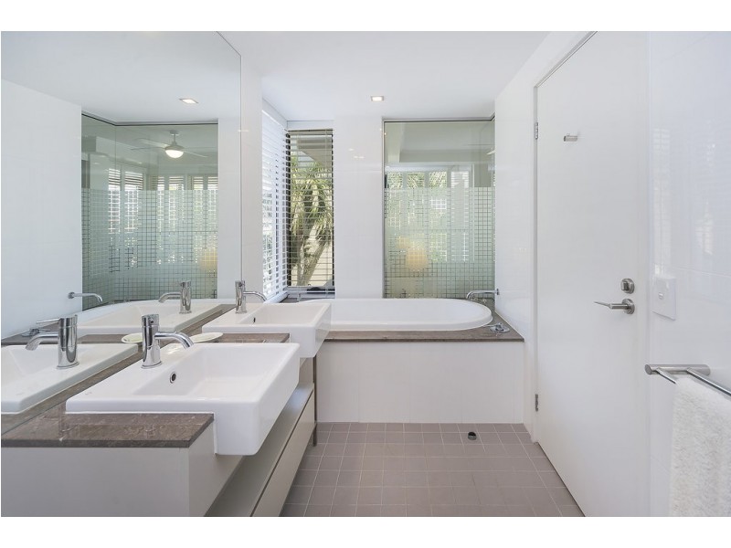 1742/1 Rialto Quay Drive, Hope Island QLD 4212