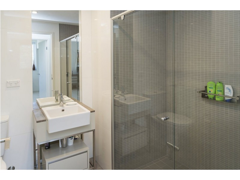 1742/1 Rialto Quay Drive, Hope Island QLD 4212