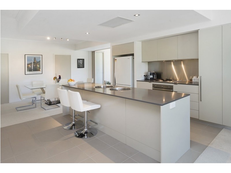 1742/1 Rialto Quay Drive, Hope Island QLD 4212