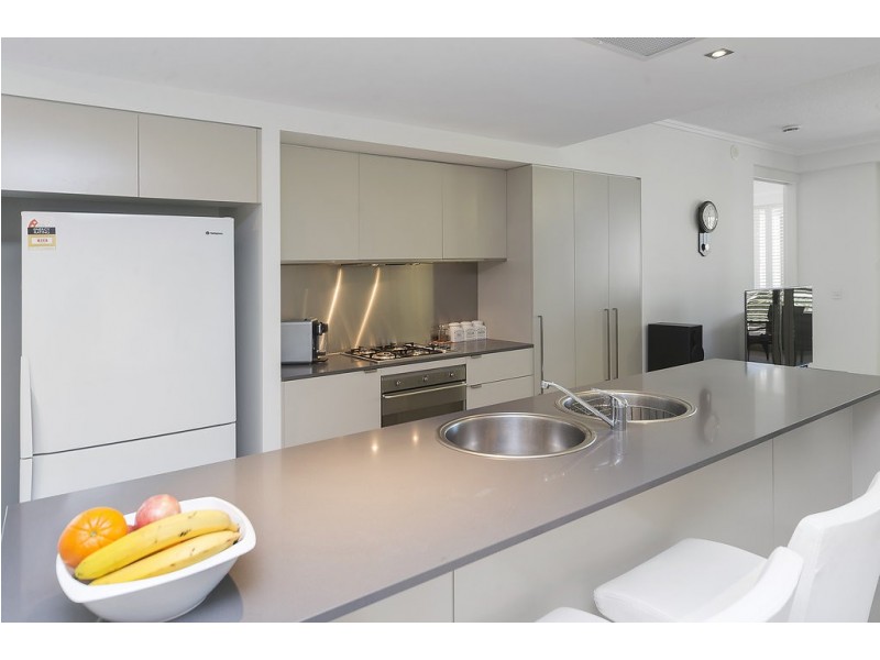 1742/1 Rialto Quay Drive, Hope Island QLD 4212