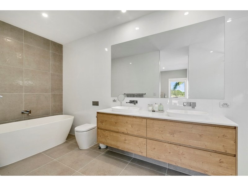 7842 Pavilions Place, Hope Island QLD 4212