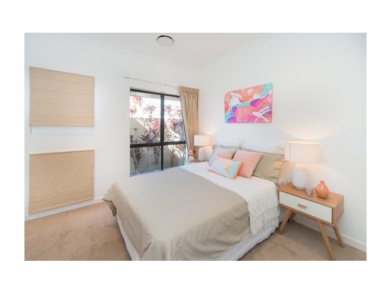 6091 Lugano Drive, Hope Island QLD 4212