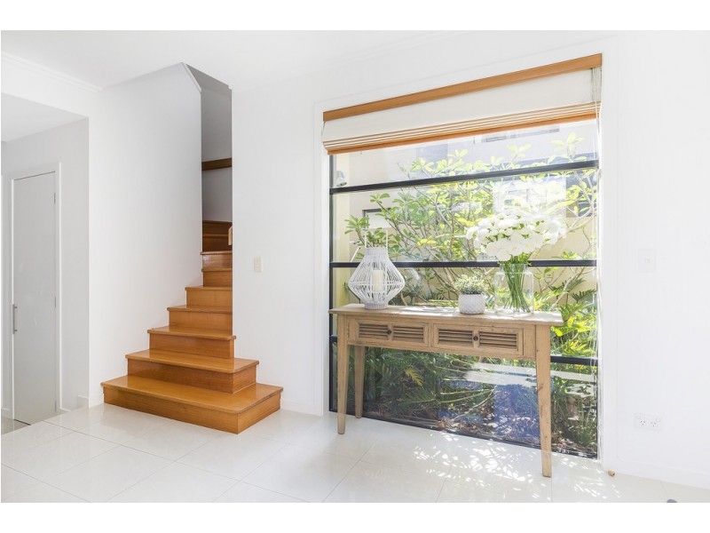 6091 Lugano Drive, Hope Island QLD 4212