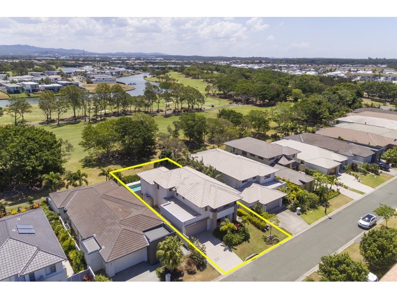 9111 Peter Senior Drive, Hope Island QLD 4212
