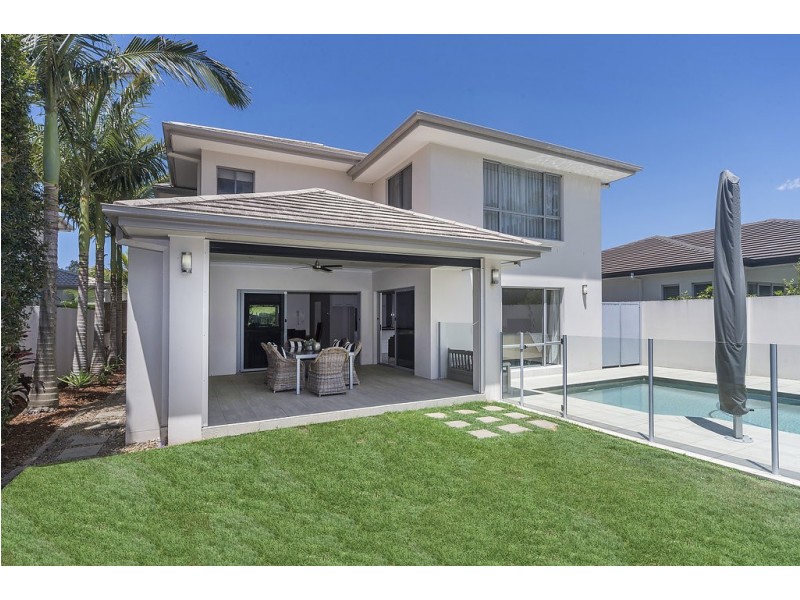 9111 Peter Senior Drive, Hope Island QLD 4212