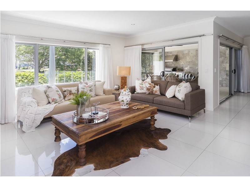 9111 Peter Senior Drive, Hope Island QLD 4212