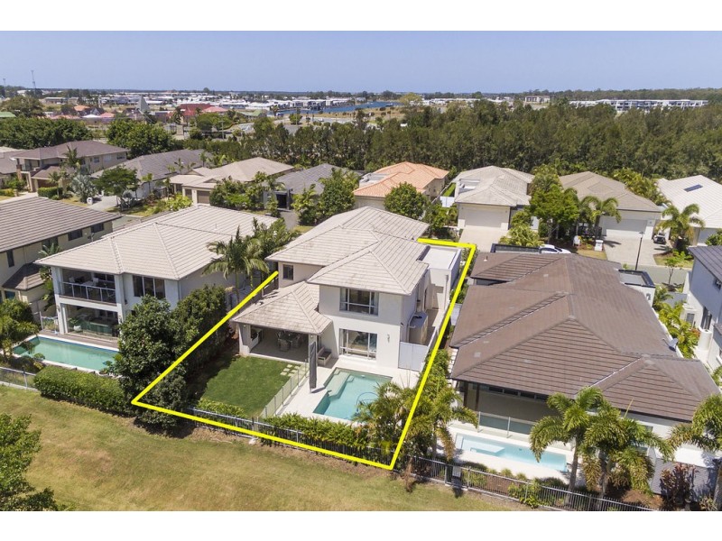 9111 Peter Senior Drive, Hope Island QLD 4212