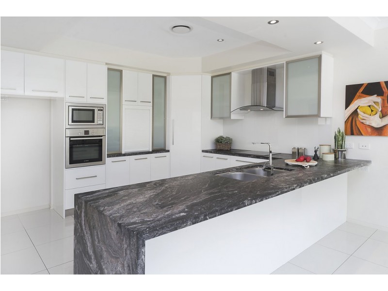 9111 Peter Senior Drive, Hope Island QLD 4212