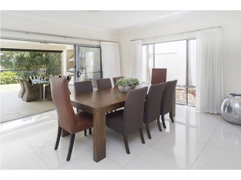 9111 Peter Senior Drive, Hope Island QLD 4212