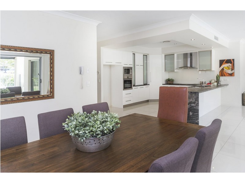 9111 Peter Senior Drive, Hope Island QLD 4212