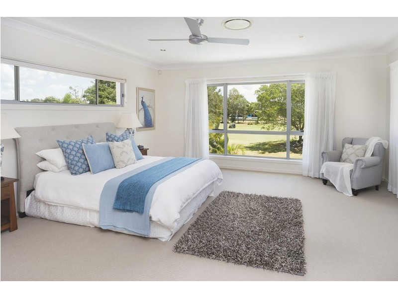 9111 Peter Senior Drive, Hope Island QLD 4212