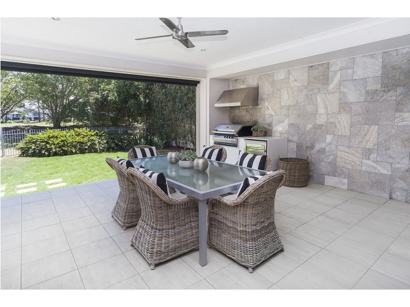9111 Peter Senior Drive, Hope Island QLD 4212