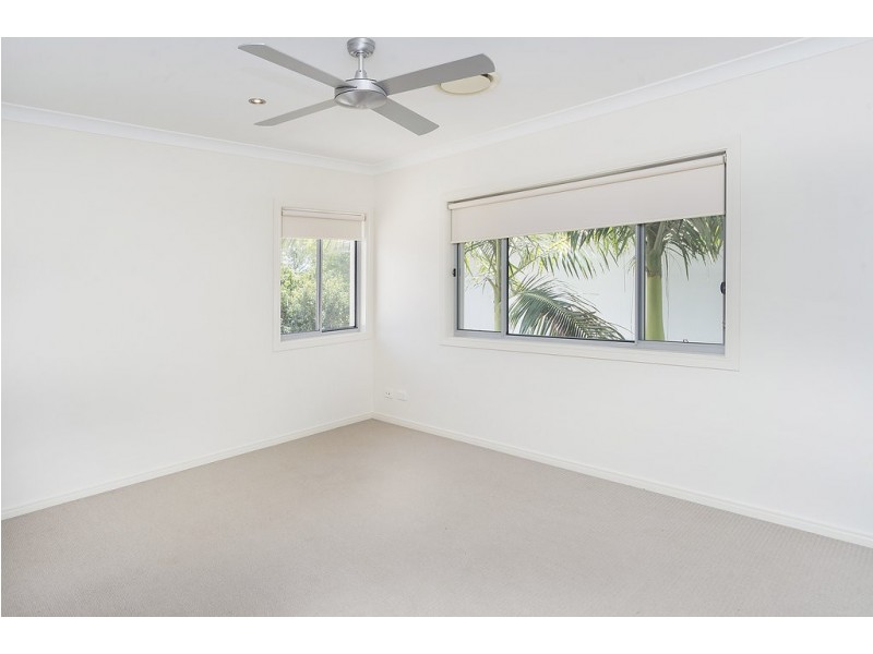 9111 Peter Senior Drive, Hope Island QLD 4212