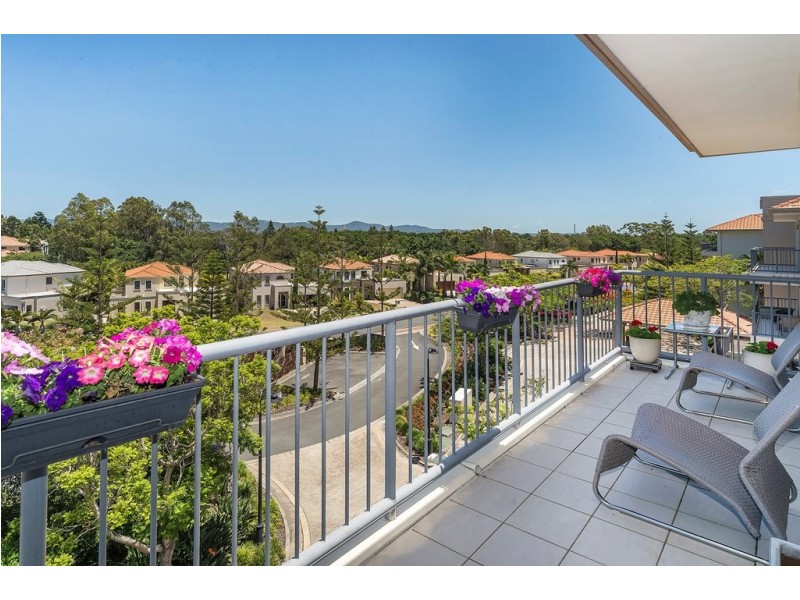 8436 Magnolia Drive East, Hope Island QLD 4212