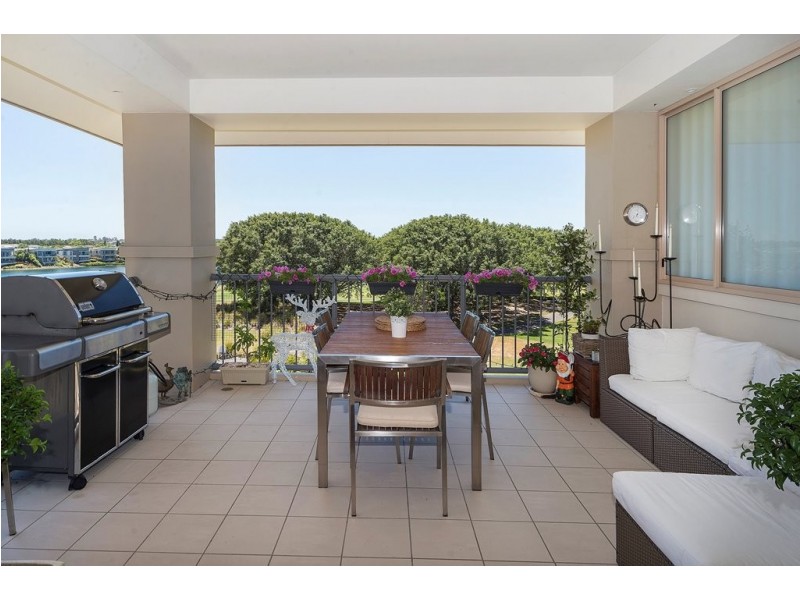 8436 Magnolia Drive East, Hope Island QLD 4212