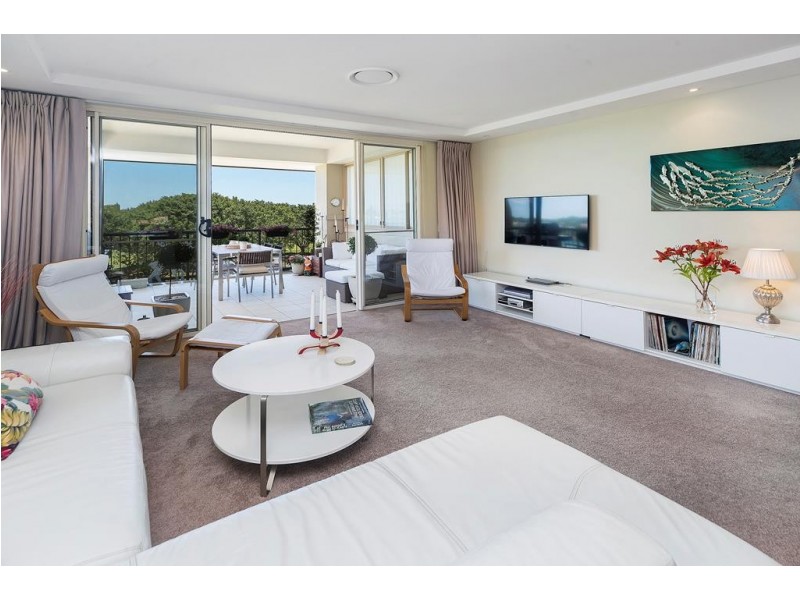 8436 Magnolia Drive East, Hope Island QLD 4212