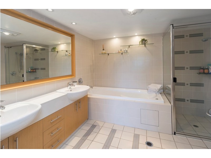 8436 Magnolia Drive East, Hope Island QLD 4212