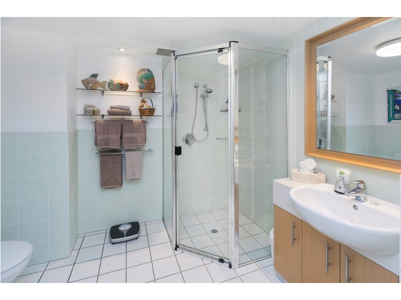 8436 Magnolia Drive East, Hope Island QLD 4212