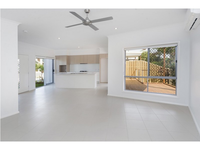35 Azure Way, Hope Island QLD 4212