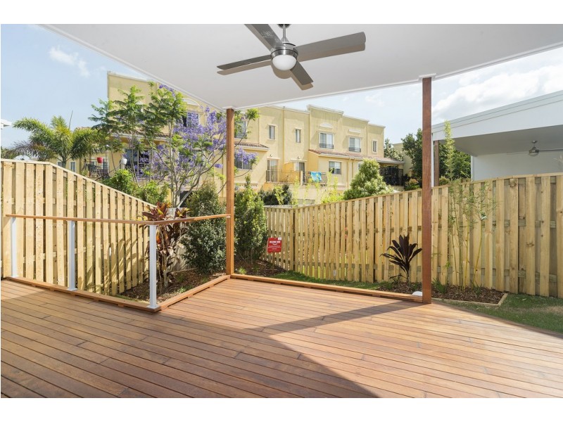 35 Azure Way, Hope Island QLD 4212