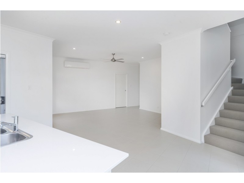 35 Azure Way, Hope Island QLD 4212