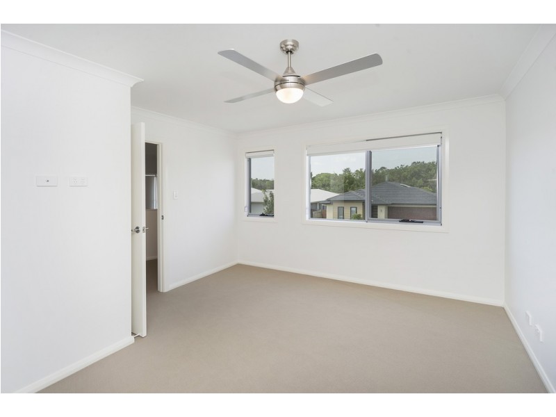 35 Azure Way, Hope Island QLD 4212