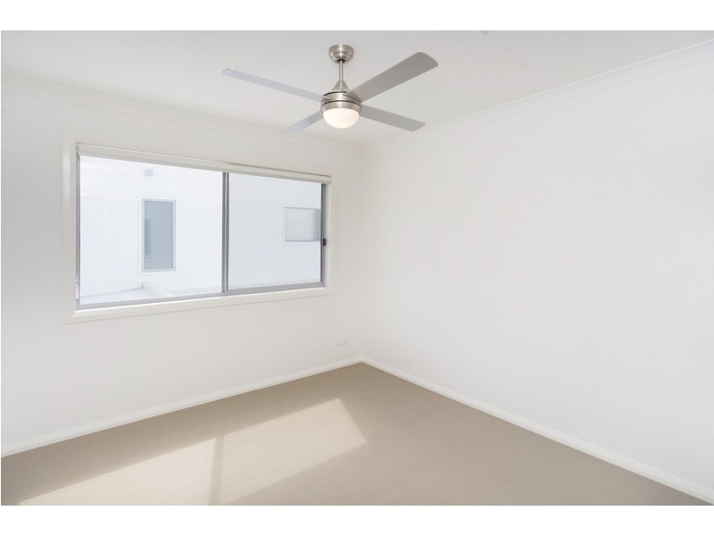 35 Azure Way, Hope Island QLD 4212
