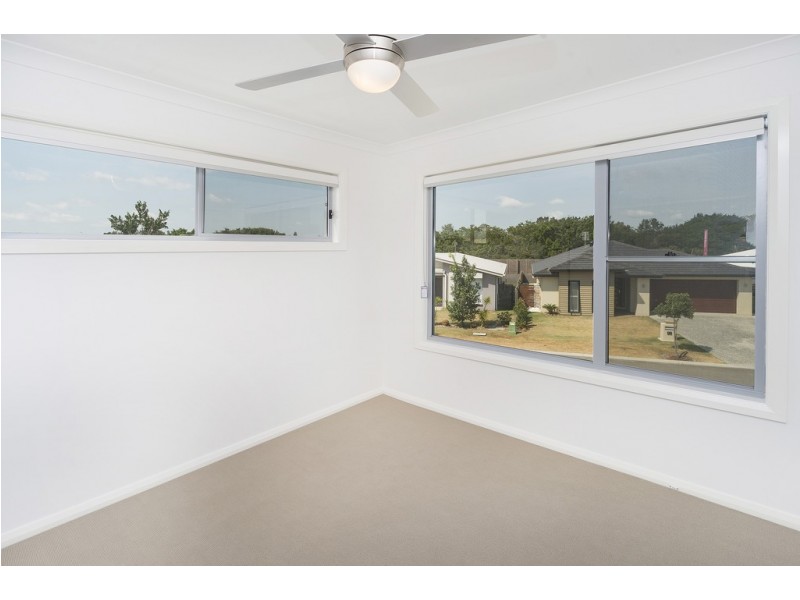 35 Azure Way, Hope Island QLD 4212