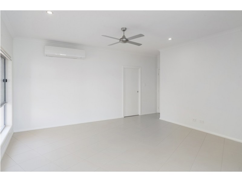 35 Azure Way, Hope Island QLD 4212