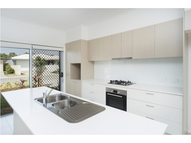 35 Azure Way, Hope Island QLD 4212