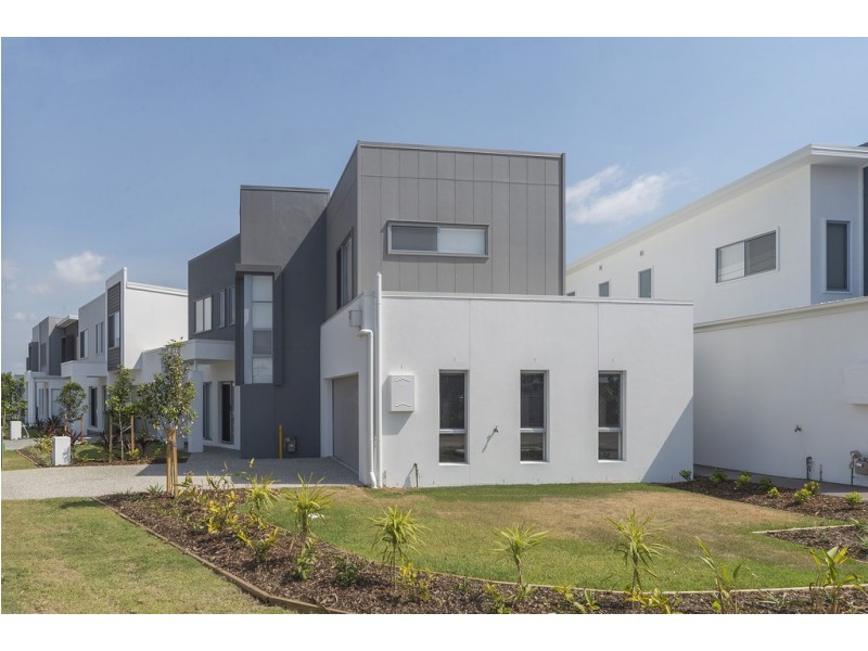 35 Azure Way, Hope Island QLD 4212