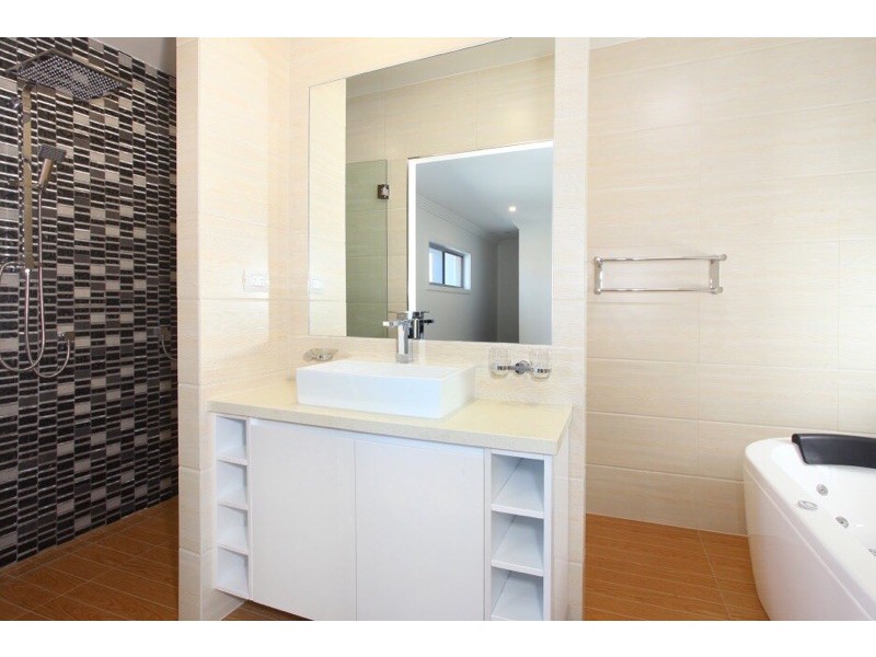 63 Southaven Drive, Helensvale QLD 4212