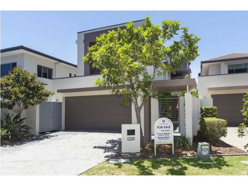 2240 Glengallon Way, Hope Island QLD 4212