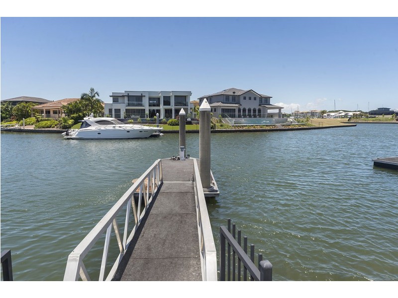 2240 Glengallon Way, Hope Island QLD 4212