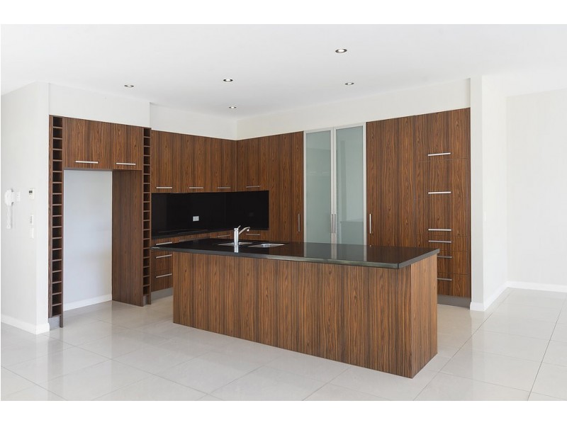 2240 Glengallon Way, Hope Island QLD 4212