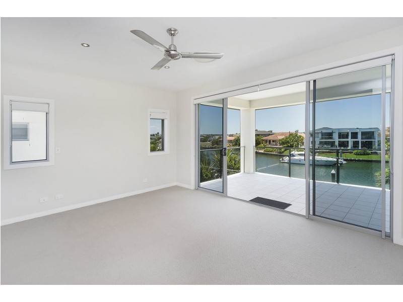 2240 Glengallon Way, Hope Island QLD 4212