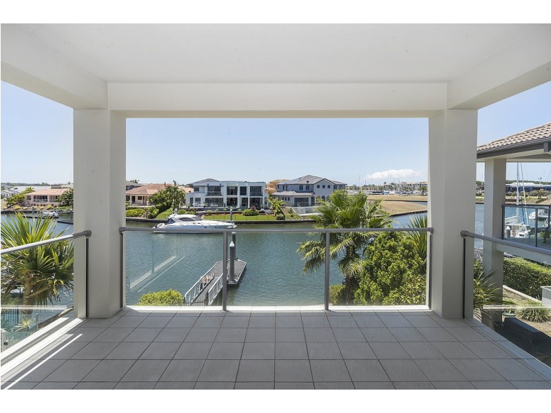 2240 Glengallon Way, Hope Island QLD 4212