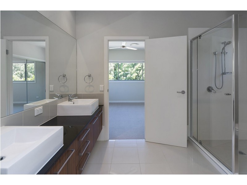 2240 Glengallon Way, Hope Island QLD 4212